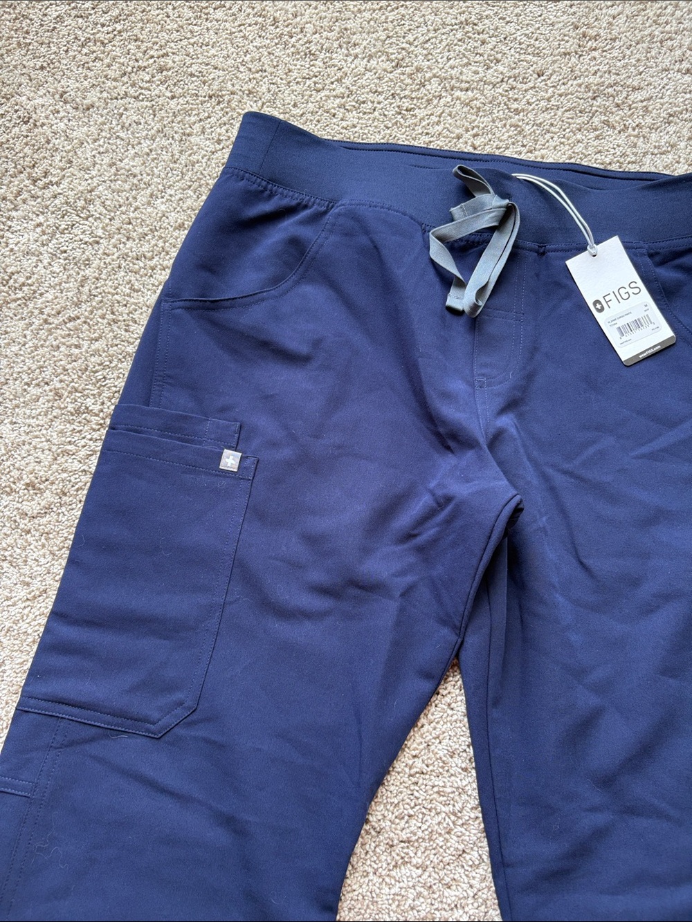 Women’s FIGS Kade Cargo Pants - Picture 2 of 7